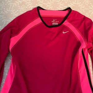 🌼 3/$18. Nike dri-fit long sleeve top